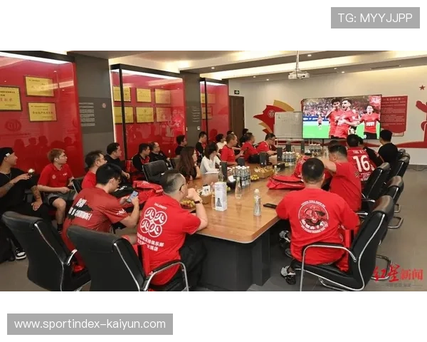 俱乐部开放日活动，球迷家庭参与体验